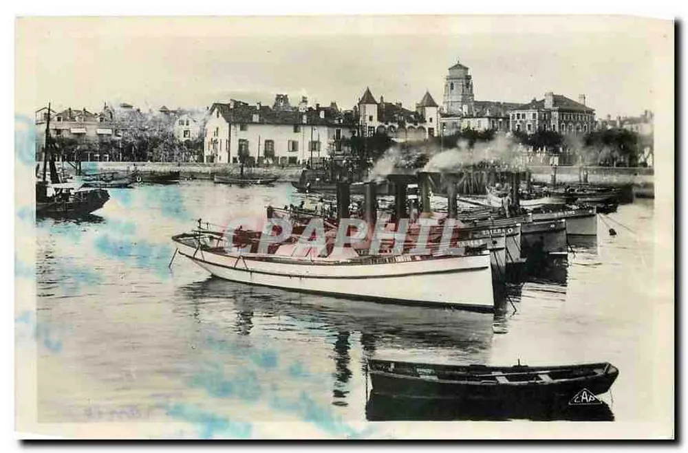 St-Jean-de-Luz — Les Bateaux sardiniers — REAL-PHOTO & Cie, Paris - Recto