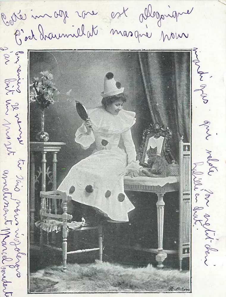 Mulher em traje de palhaço — foto de estúdio — editor R. de Lyon - Frente