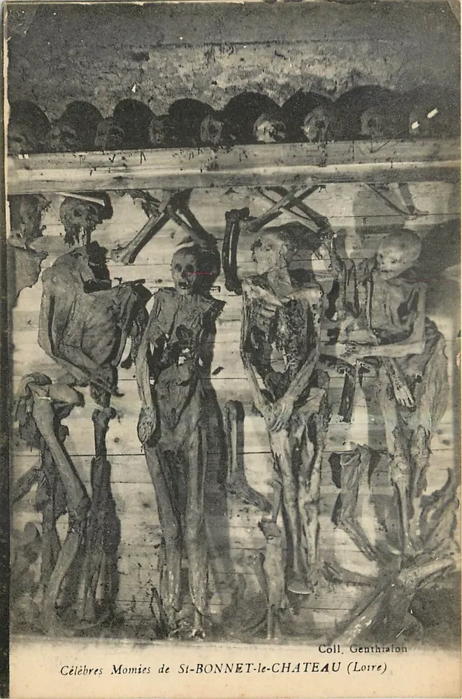 Célèbres Momies de St-BONNET-le-CHATEAU (Loire) — Coll. Genthialon - Recto