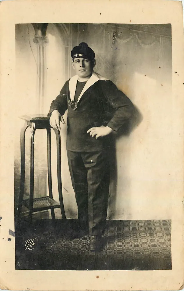 Jovem marinheiro — estúdio — editor desconhecido, n° 106/12 - Frente