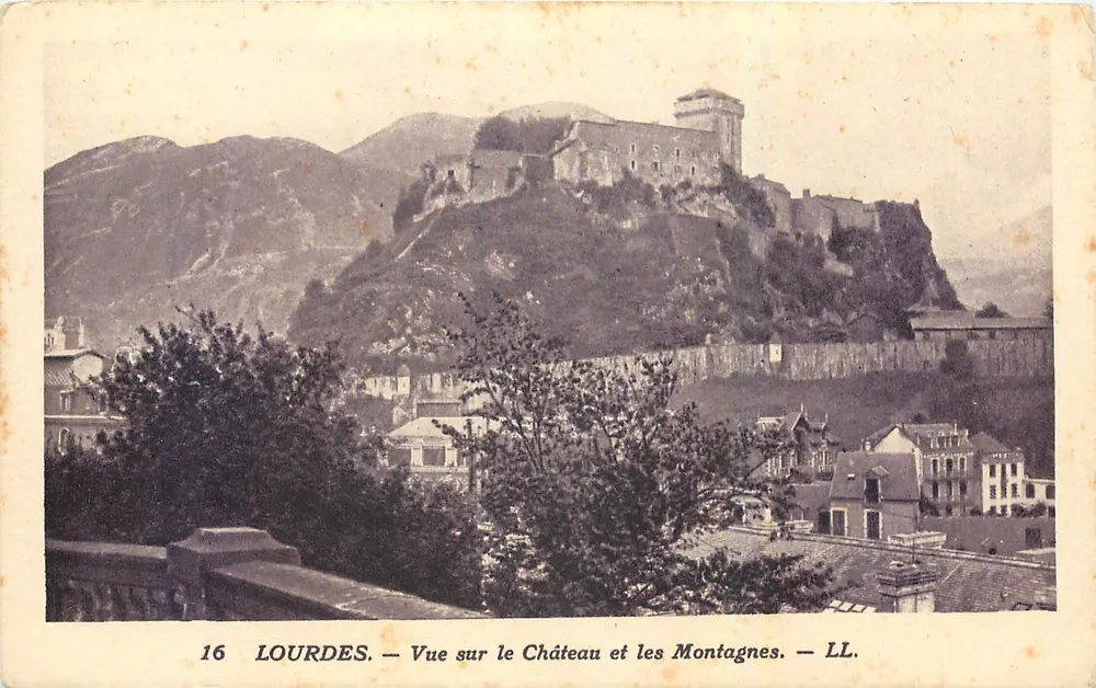 Lourdes — Ansicht des Schlosses und der Berge — LL. - Vorderseite