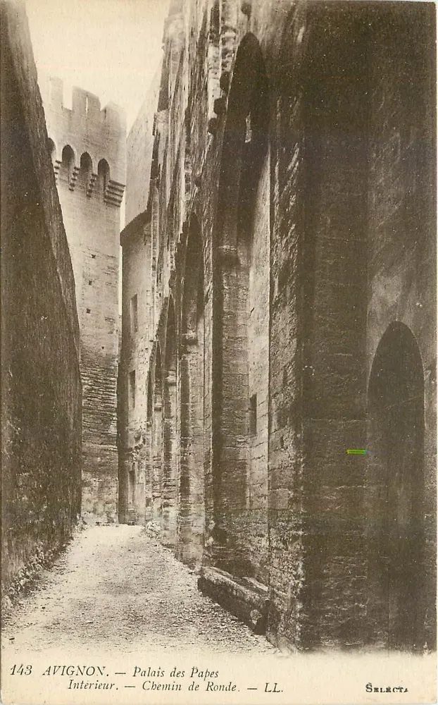 Avignon — Palais des Papes — Intérieur — Chemin de Ronde — LL. — Sélecta 143 - Recto