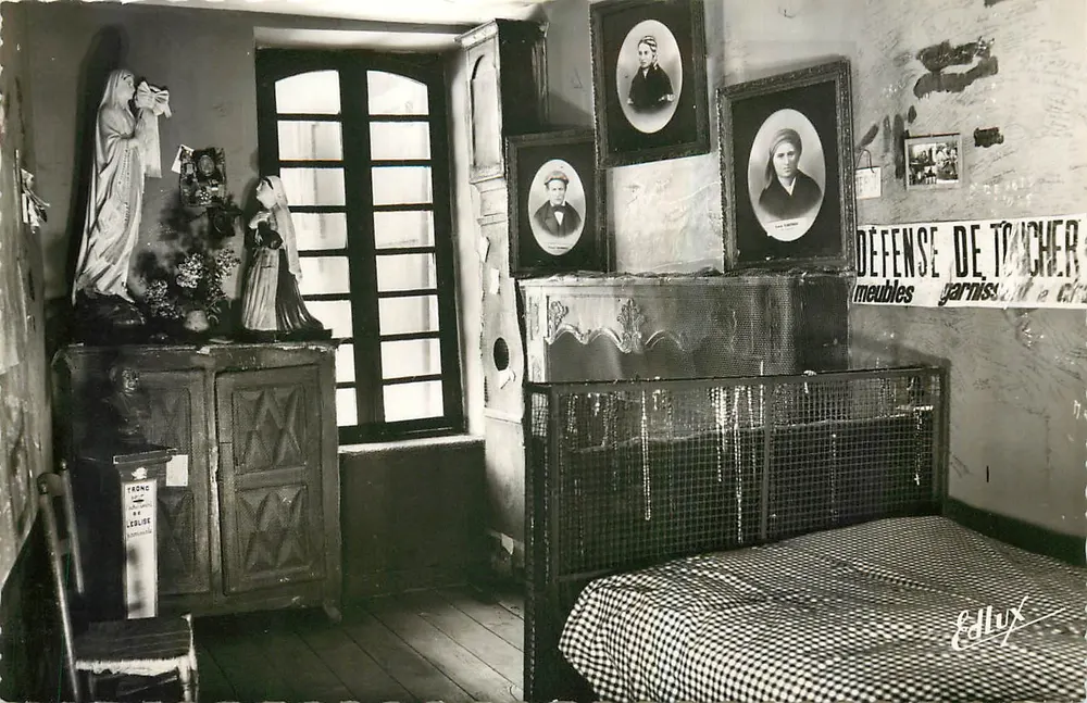Zimmer in der Geburtsstätte von Ste-Bernadette in Lourdes — Éd. P. Doucet - Vorderseite