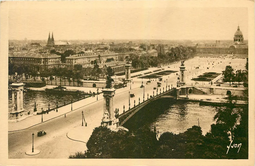 Paris — Le Pont Alexandre III et l'Esplanade des Invalides — Les Éditions d'Art 'Yvon', Paris - Recto