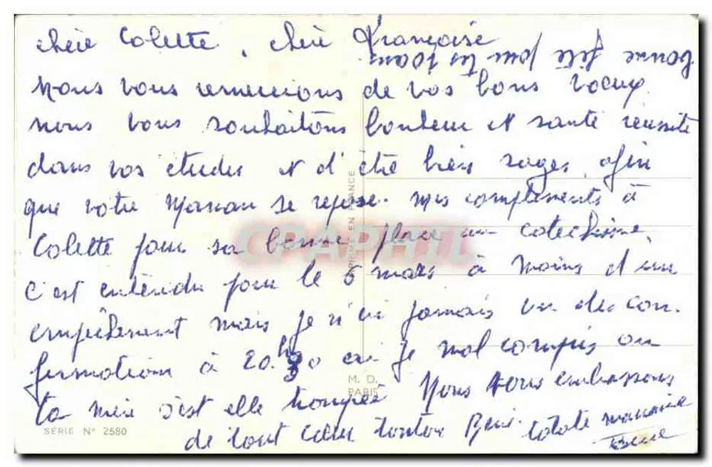 Frau in rotem Kleid, die einen Tannenbaum unter einem schneebedeckten Vorbau hält — Marylka — Serie N° 2580 - Rückseite