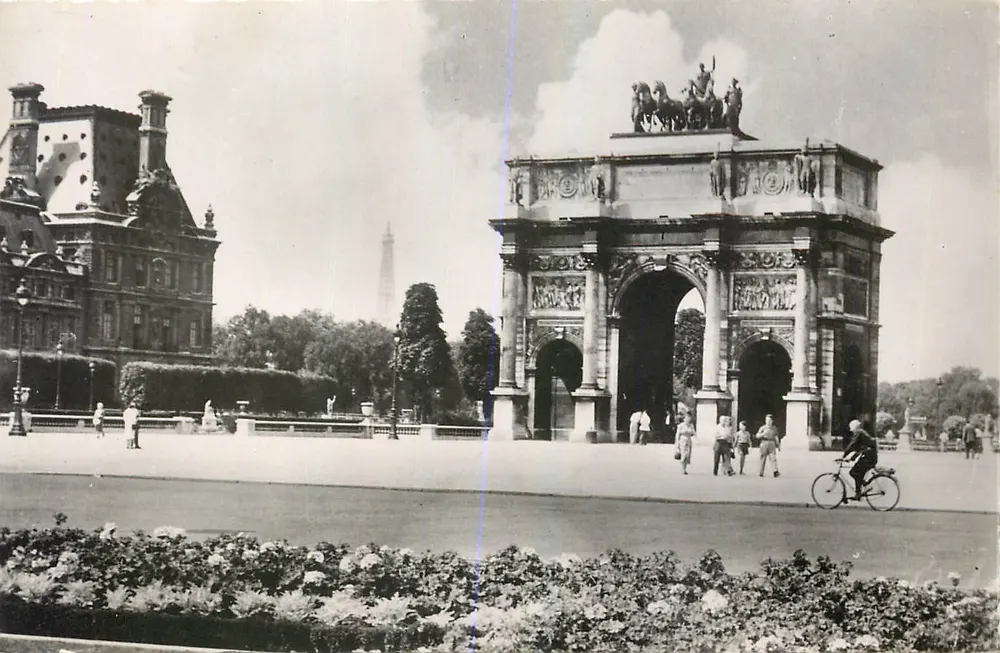 Paris — Jardins des Tuileries. Le Carrousel — Éditions du Globe, n° 117 - Recto