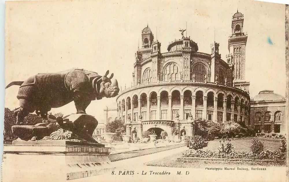 Paris - O Trocadéro — estátua do rinoceronte — Fototipia Marcel Deiboy, Bordeaux - Frente