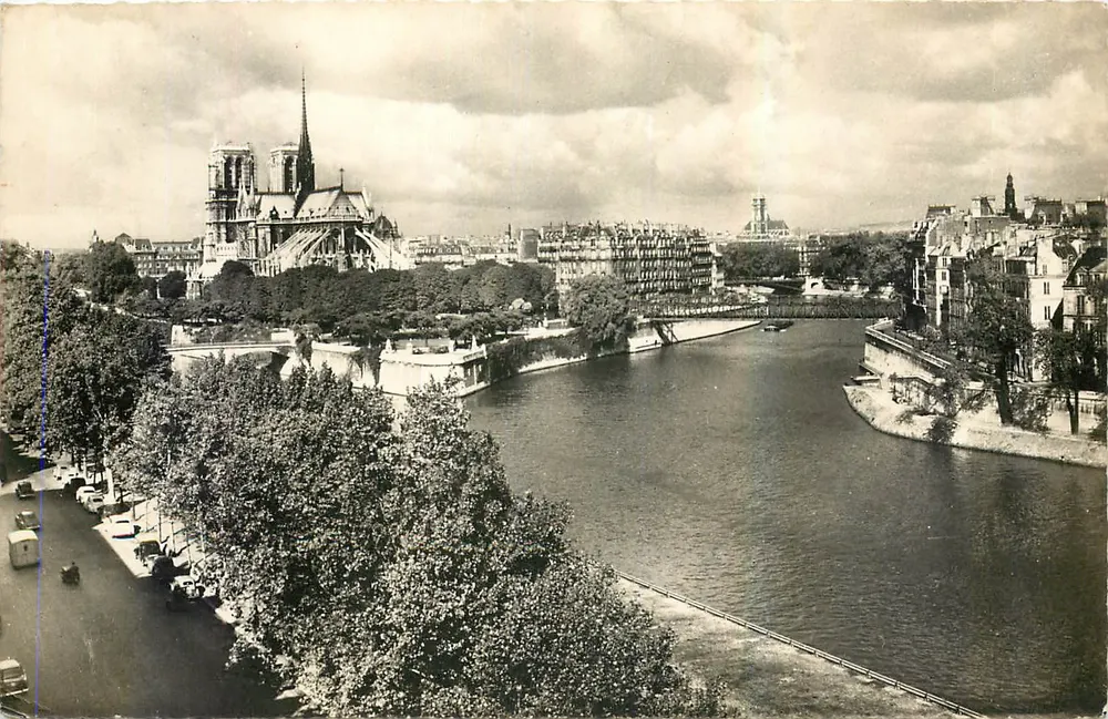 Paris — A Seine e a Catedral de Notre-Dame — Fotografia verdadeira - Frente