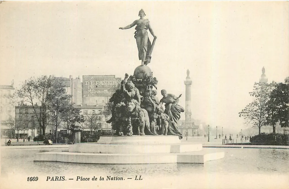 Paris — Place de la Nation — LL - Frente