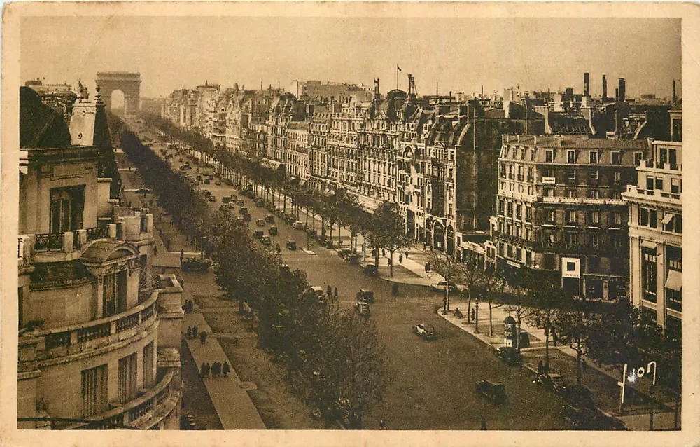 Avenue des Champs-Élysées — vue depuis un balcon — Éditions Flanand - Recto