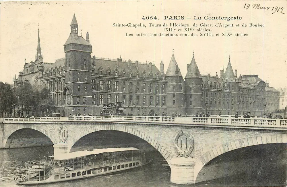PARIS — Die Conciergerie — Sainte-Chapelle, Turm der Uhr, Turm César, Turm Argent und Turm Boubee - Vorderseite