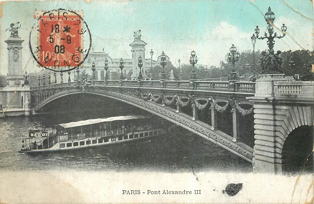 Paris - Ponte Alexandre III — vista do ponte com barco no rio Sena — editor não identificado - Frente