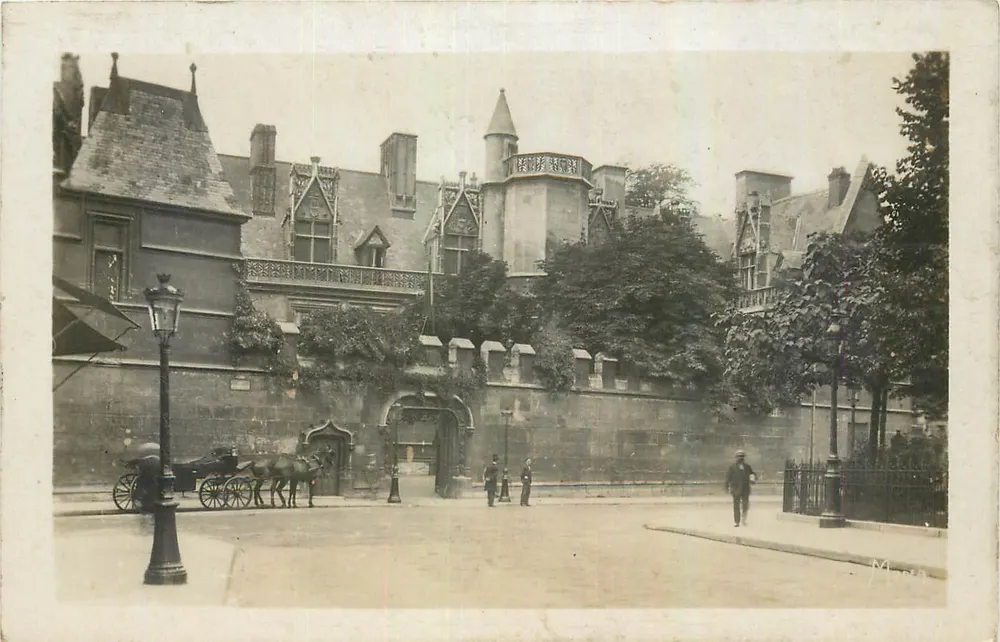 Hôtel de Cluny — Museu — editor Moné, n° 1060 - Frente