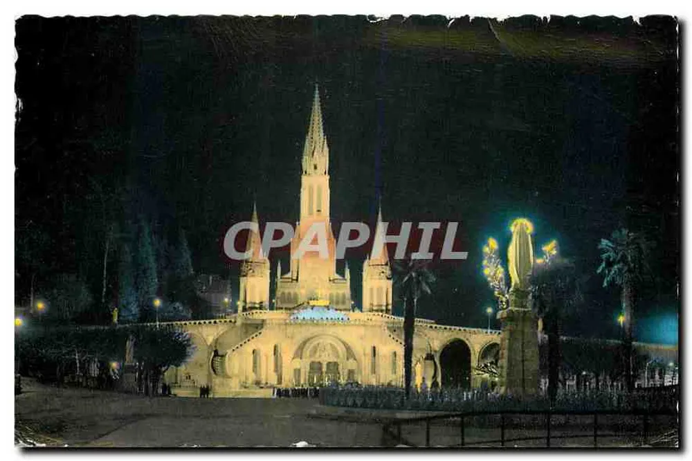 Lourdes — Basilika und die gekrönte Jungfrau beleuchtet — Lourdes Weltzentrum für Pilger - Vorderseite