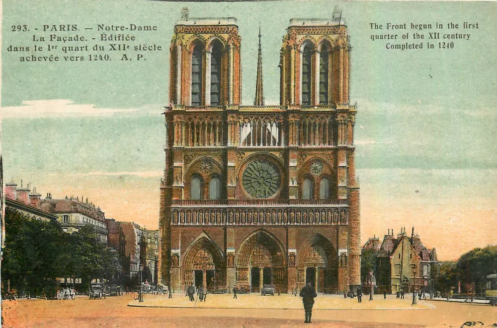 Paris — Notre-Dame — Facha — Edificada no primeiro quartel do século XII, concluída em torno de 1240 - Frente