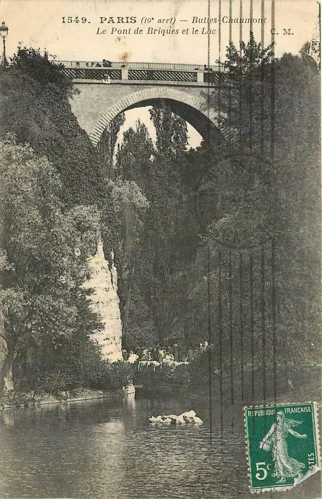 Paris (10e arrt) — Buttes-Chaumont — Le Pont de Briques et le Lac — C.M. n°1549 - Recto