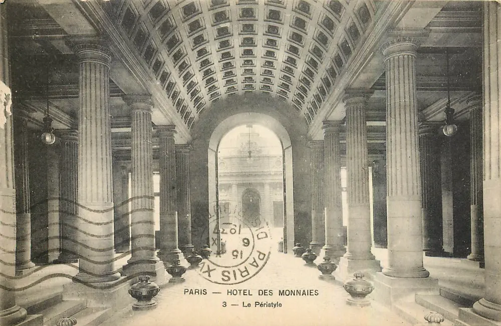 Paris — Hotel das Moedas — O Pórtico - Frente
