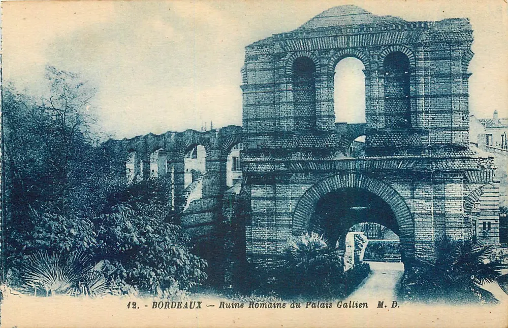 Bordeaux — Ruine Romaine du Palais Gallien — M. D. - Recto
