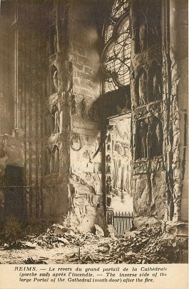 Reims — Der Rückseite des großen Portal der Kathedrale nach dem Brand — Édition Reims-Cathédrale - Vorderseite