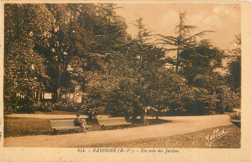 Bayonne (B.-P.) - Un coin des Jardins — Yabbeds, n° 654 - Recto