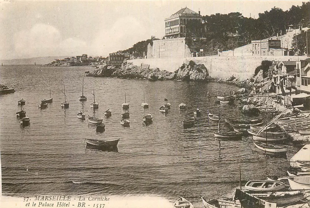 Marselha - A Corniche e o Hotel Palace — BR - 1537 - Frente