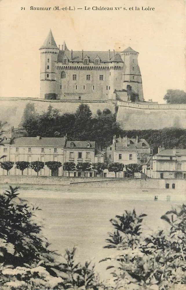 Saumur (M-et-L) — Le Château xv° s. et la Loire - Recto