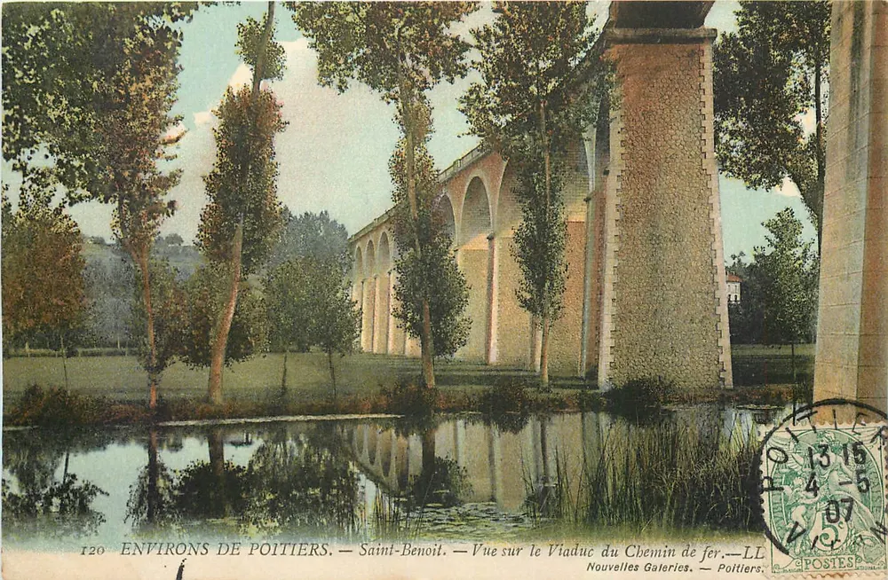 Um Poitiers — Saint-Benoît — Ansicht des Eisenbahnviadukts — LL Nouvelles Galeries — Poitiers - Vorderseite