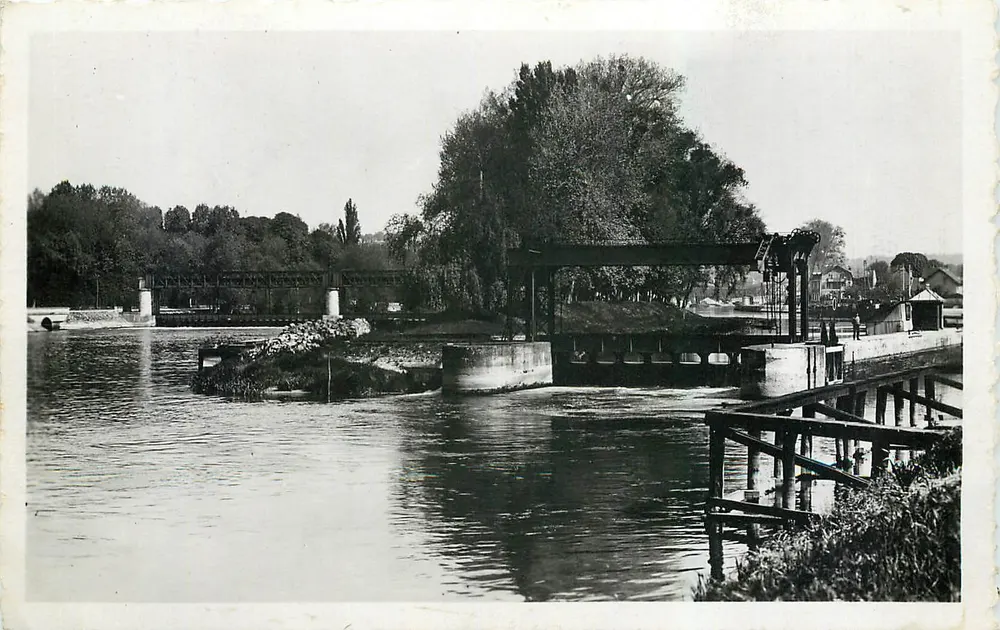 The Dam and the Perthuis — Pontoise — A.C. 8 Pontoise - Front