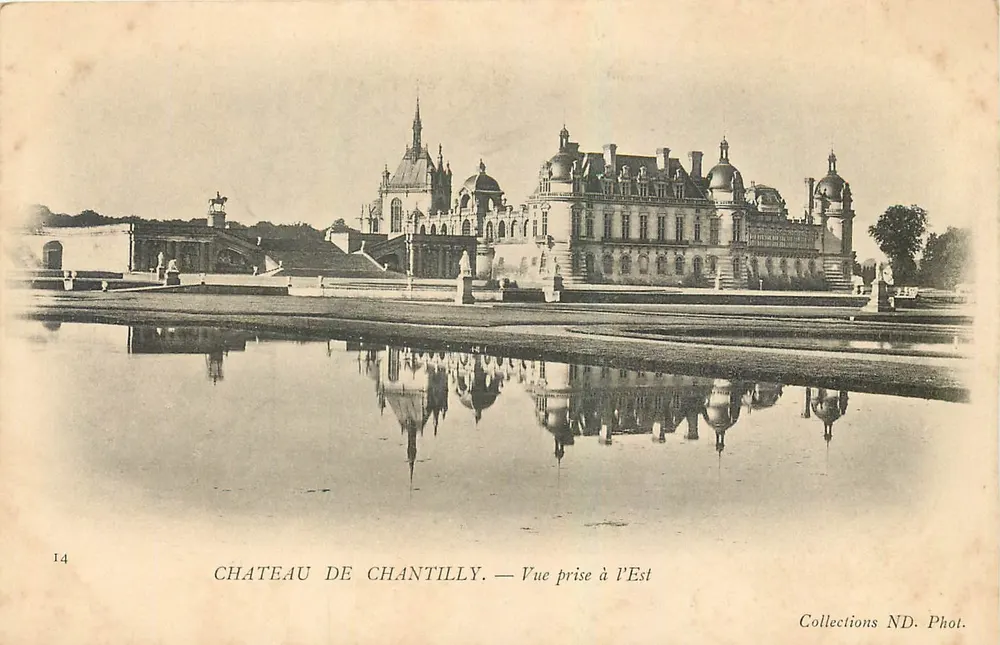Castelo de Chantilly — Vista tirada do Leste — Collections ND. Phot. - Frente