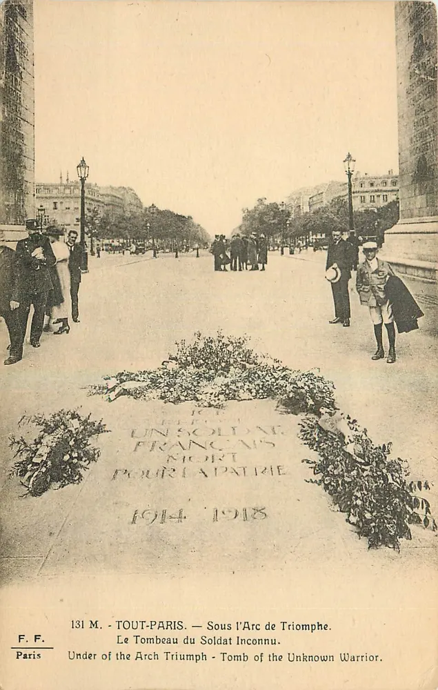 Paris - Das Grab des Unbekannten Soldaten — Unter dem Triumphbogen — F. F. Paris, n° 131 M - Vorderseite