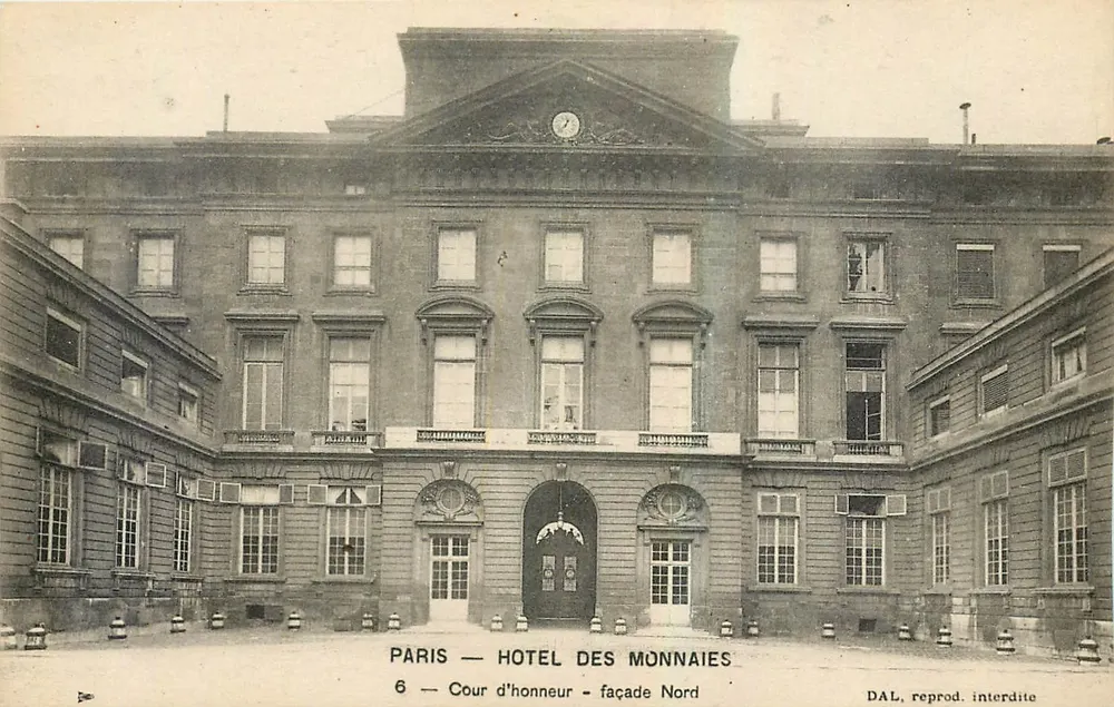 Paris — Münzhof — Ehrenhof — Nordfassade - Vorderseite