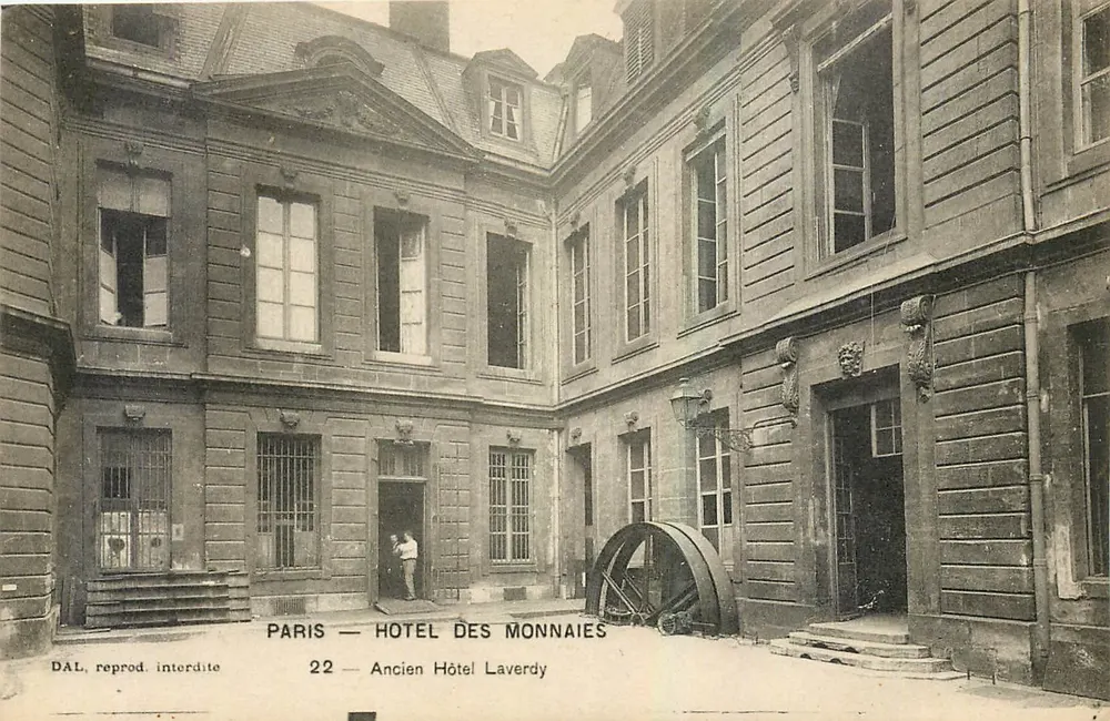 Paris — Ehemaliges Hotel Laverdy — Hotel des Monnaies - Vorderseite