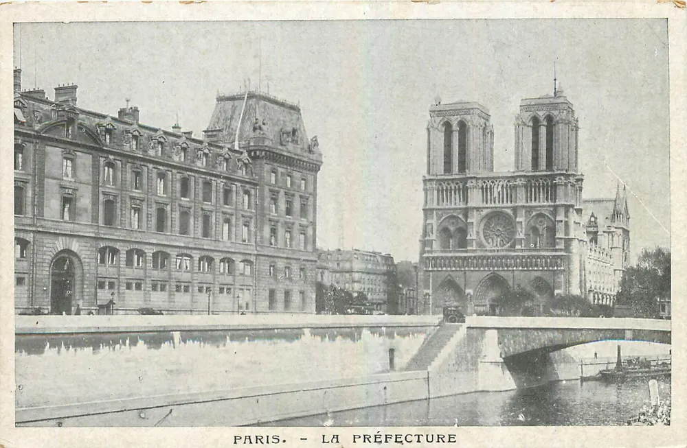 Paris - A Prefeitura - Notre-Dame - Frente
