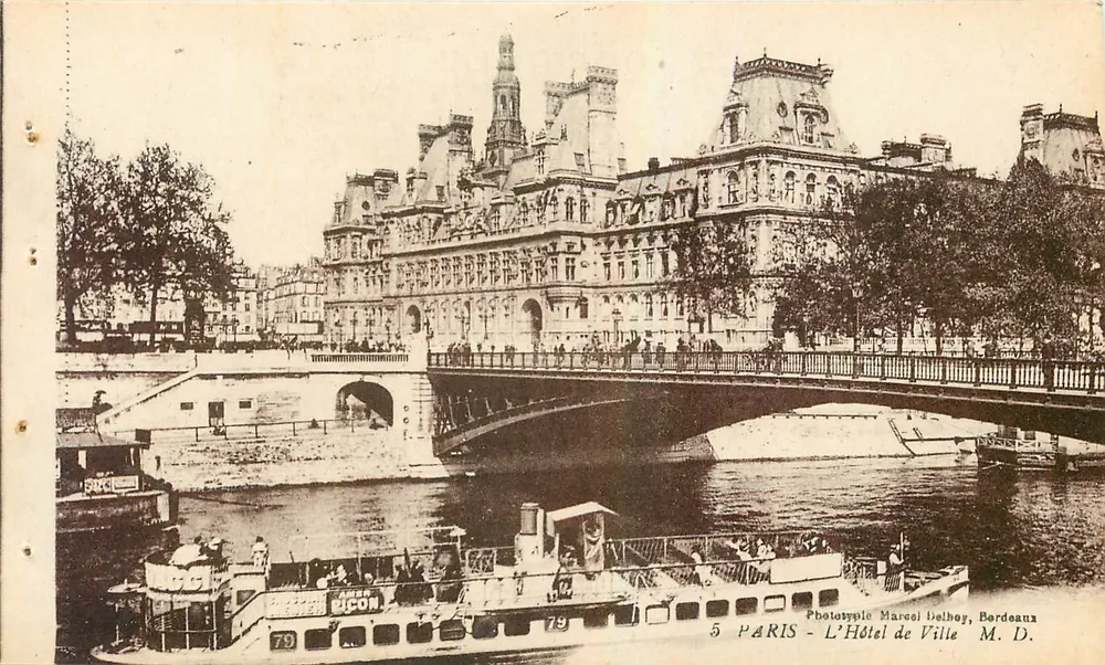 Paris - O Hôtel de Ville — vista do ponte e do barco na Sena — Phototype Marcel Delbey, Bordeaux, n°5 - Frente