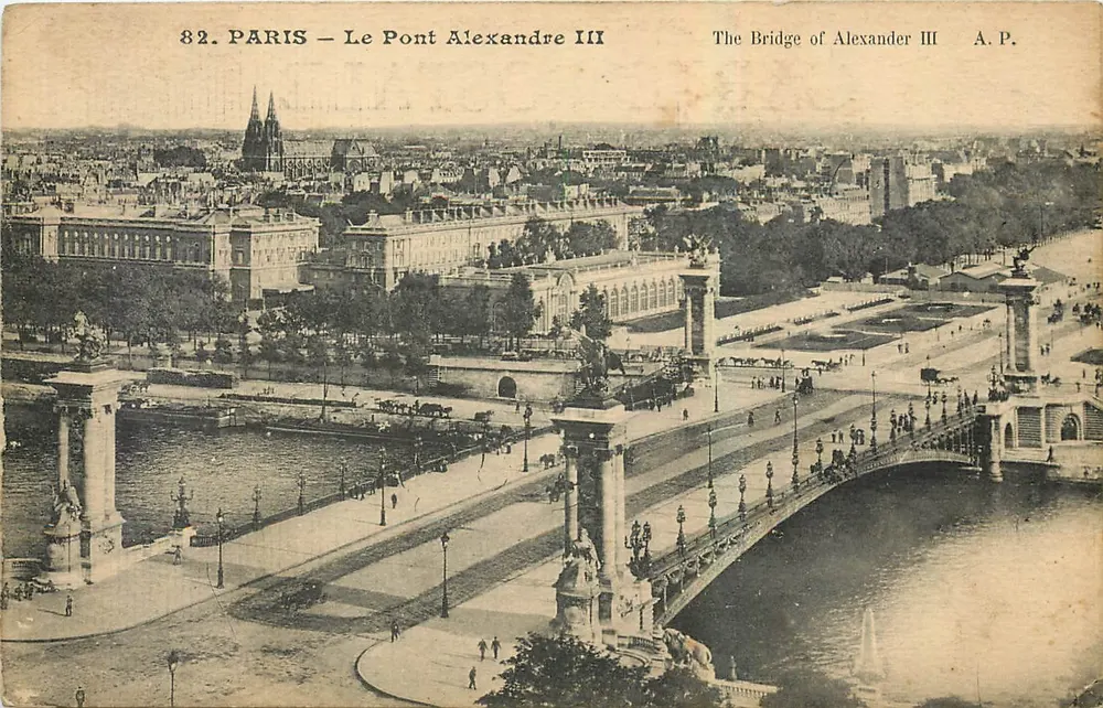 PARIS — O Ponte Alexandre III — A.P. - Frente