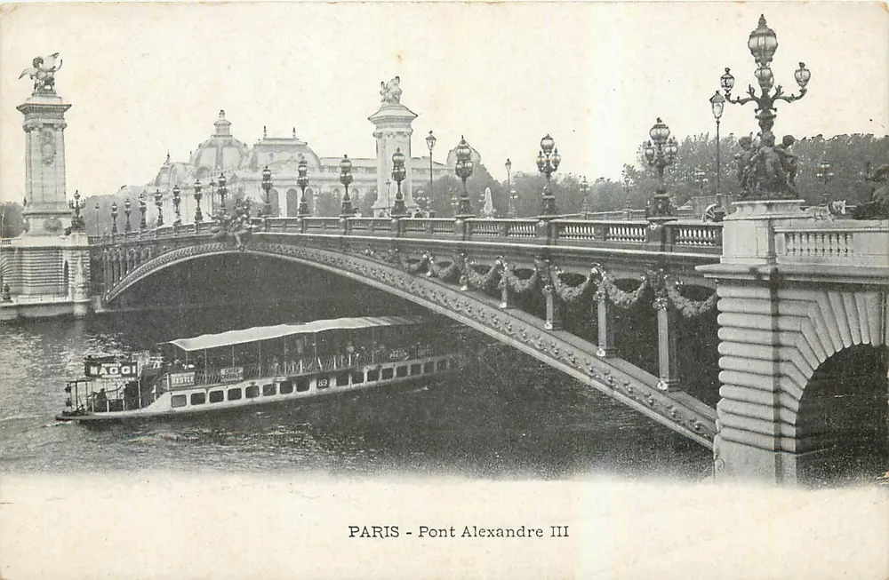 PARIS - Pont Alexandre III — vista do ponte com barco na Seine — editor desconhecido, número de série não visível - Frente