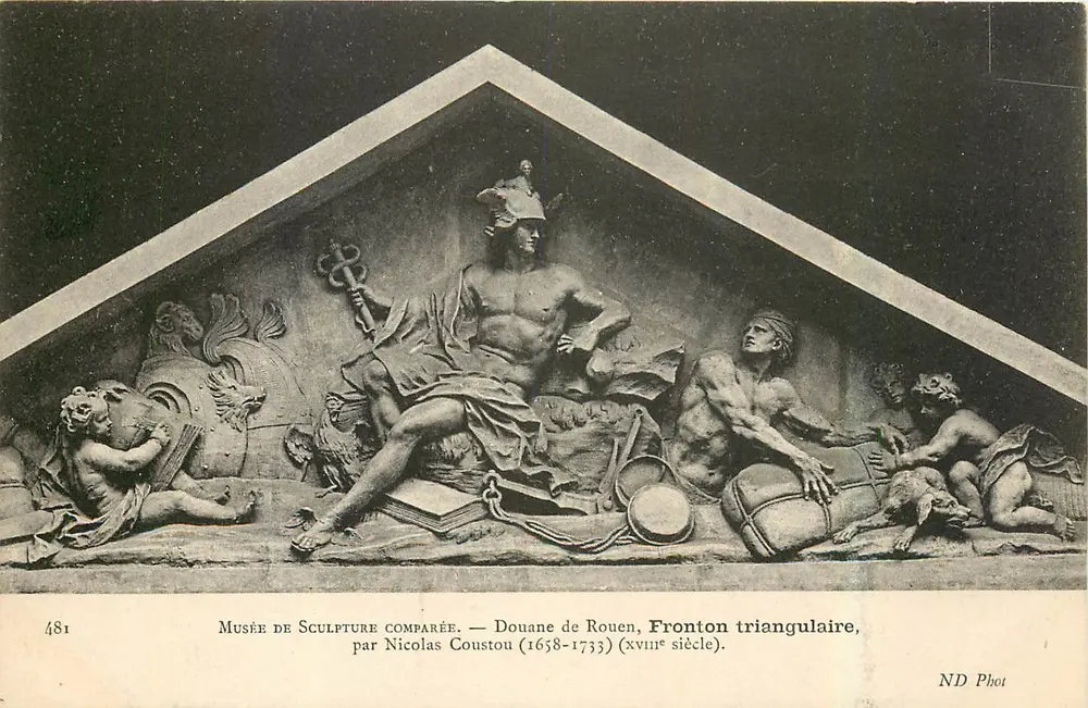 Museu de Escultura Comparada — Frontão triangular da Alfândega de Rouen, por Nicolas Coustou (1658-1733) — ND Fot - Frente