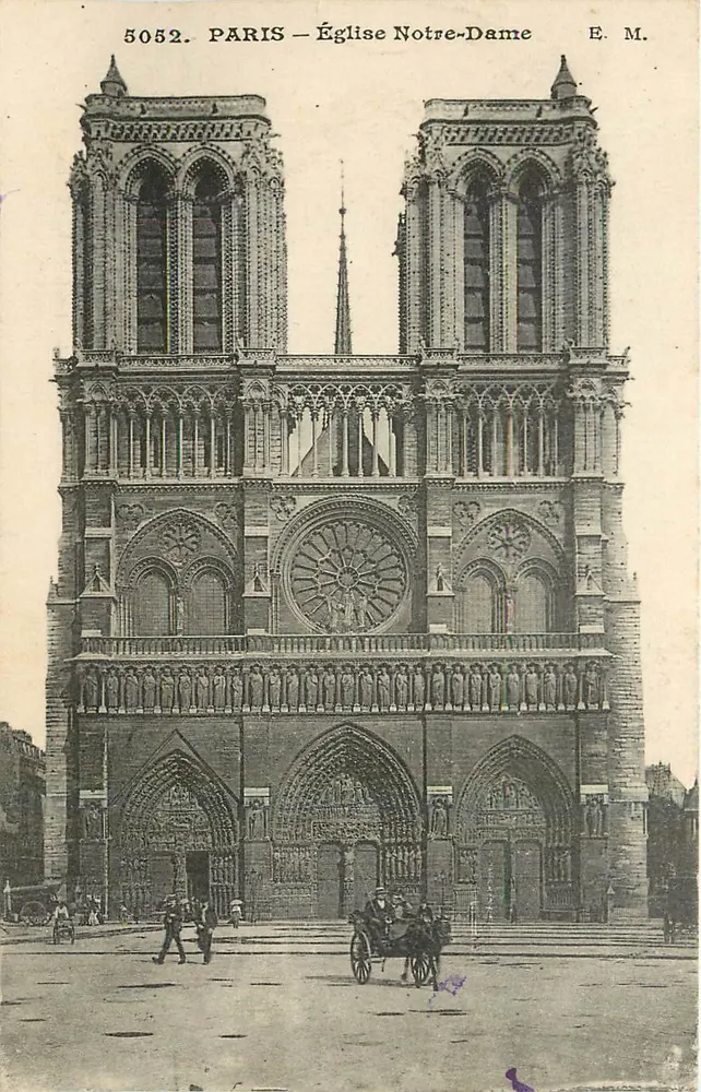 Paris — Igreja de Nossa Senhora de Paris — E. M. n° 5052 - Frente