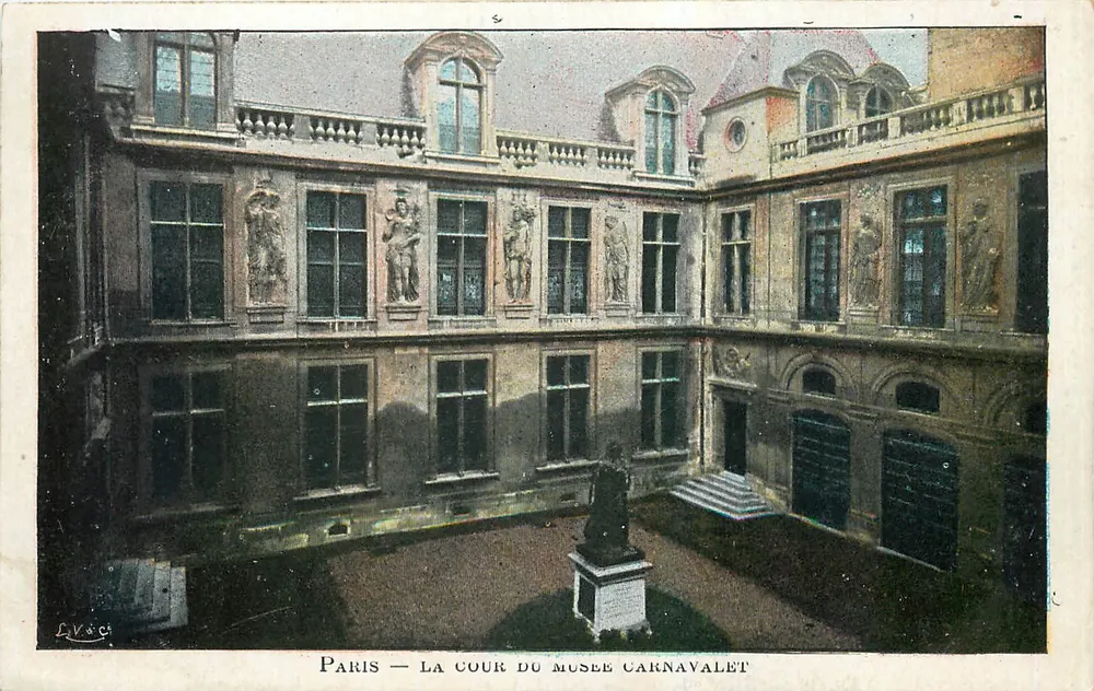Paris — A cour do museu Carnavalet — editor L.V. & Cie - Frente