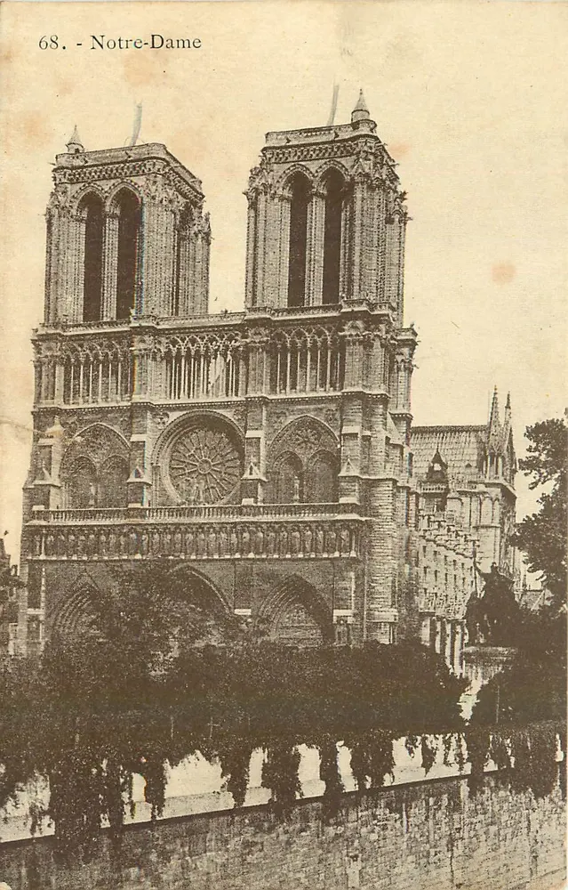 Notre-Dame — vista da fachada — série 68 - Frente