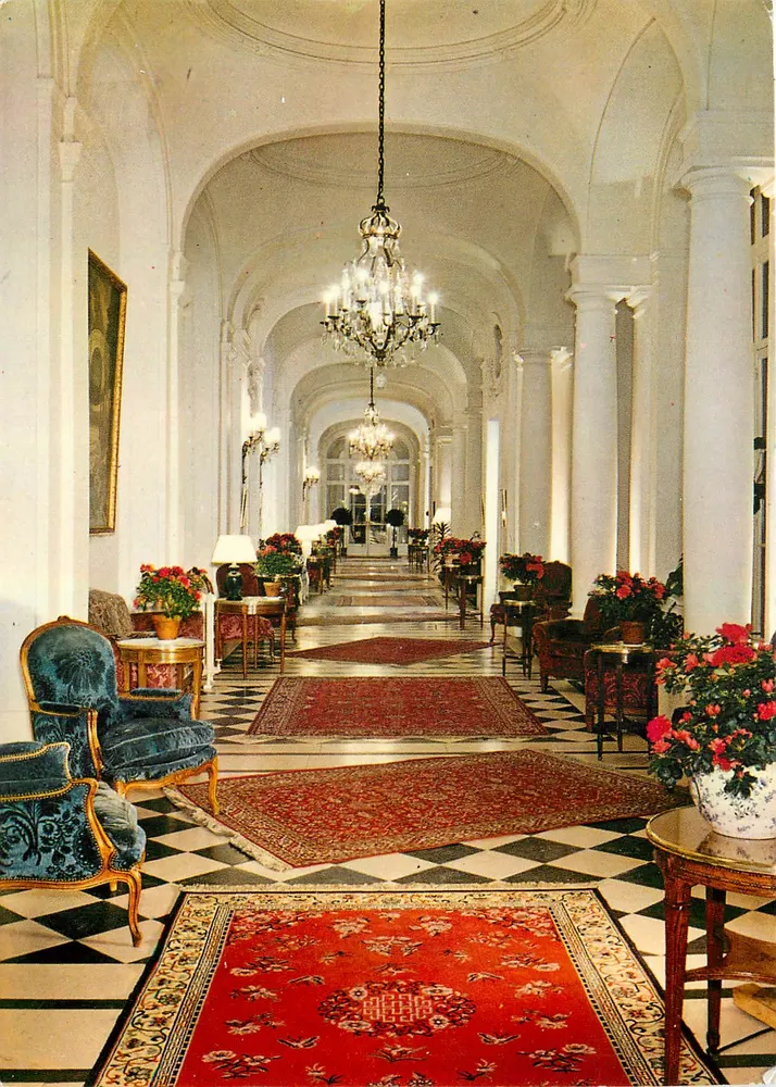 Sala de honra do Trianon Palace Hotel — Versailles — Éditions Y. Keramerun, Cannes - Frente
