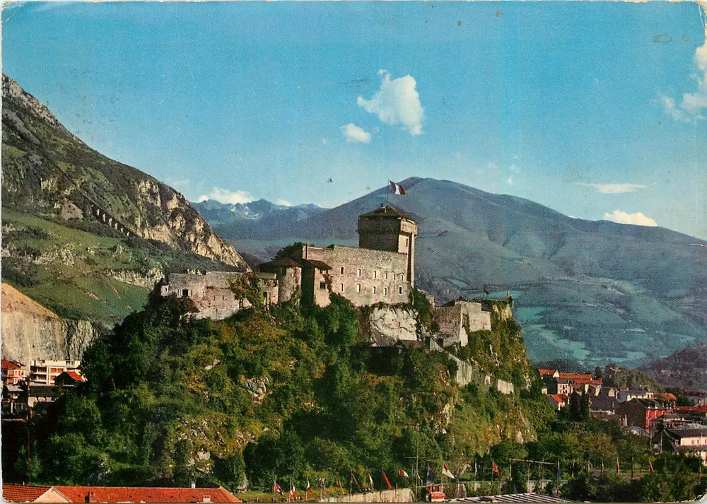 Schloss-Festung — Lourdes (Hautes-Pyrénées) — Éditions P. CHAMBON - Vorderseite