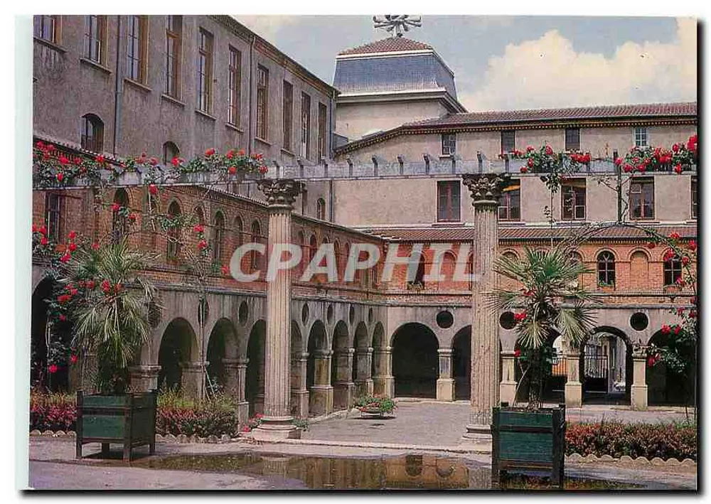 Courtyard of the Town Hall — Saint-Chamond (Loire) — Société d'Agences et de Diffusion, 75, qual. Perrache - Front