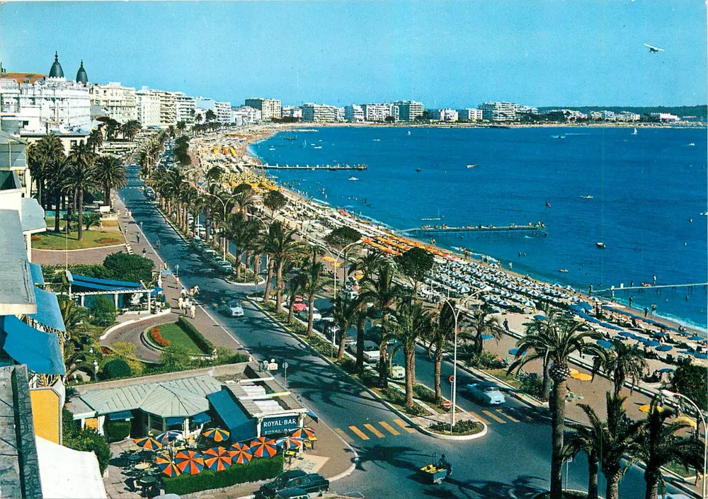 Cannes — Uitzicht op de promenade en de strand — MAB, 711 - Voorkant