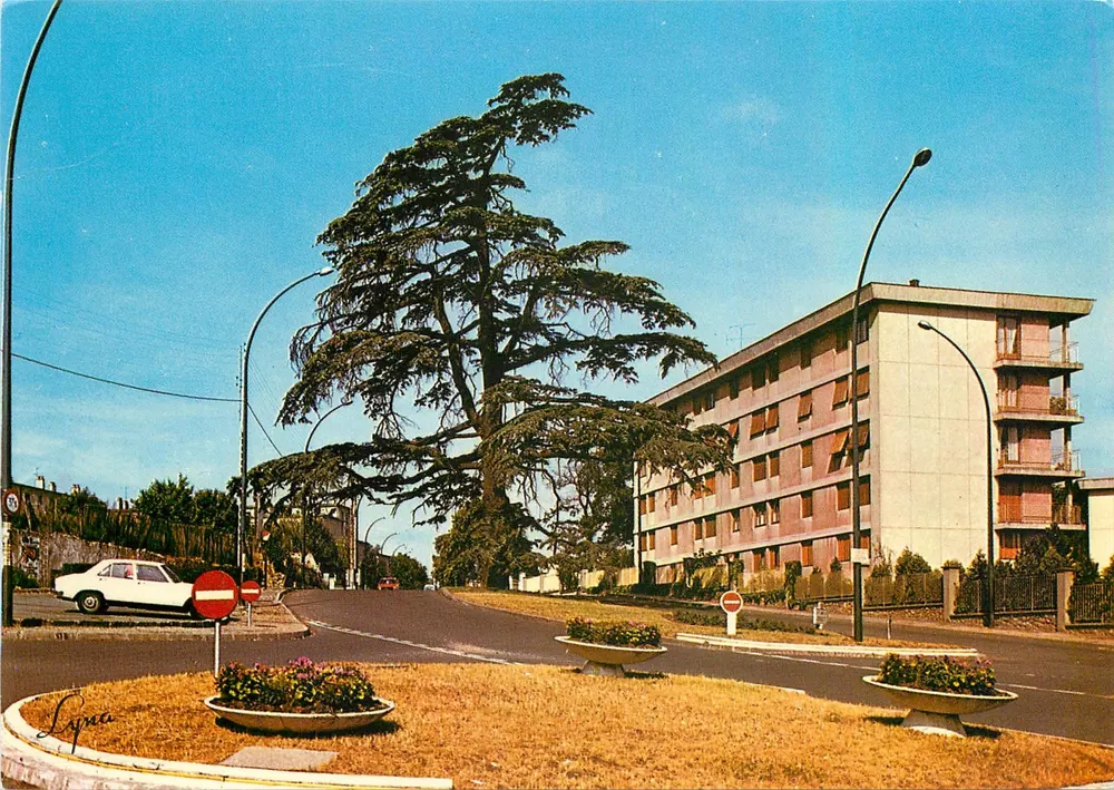 Le Plessis-Robinson — Place Henri Barbousse — Abellet-Cartes - Recto
