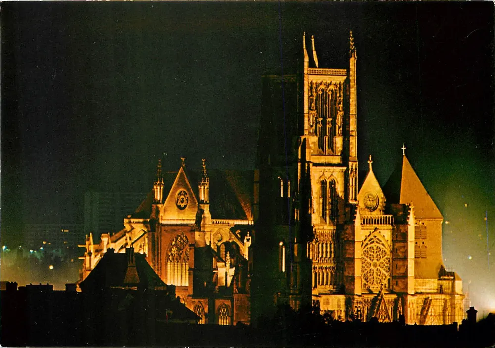 Méaux (Seine-et-Marne) — Kathedrale Saint Étienne bei Nacht — Éditions GUY, n°4065 - Vorderseite