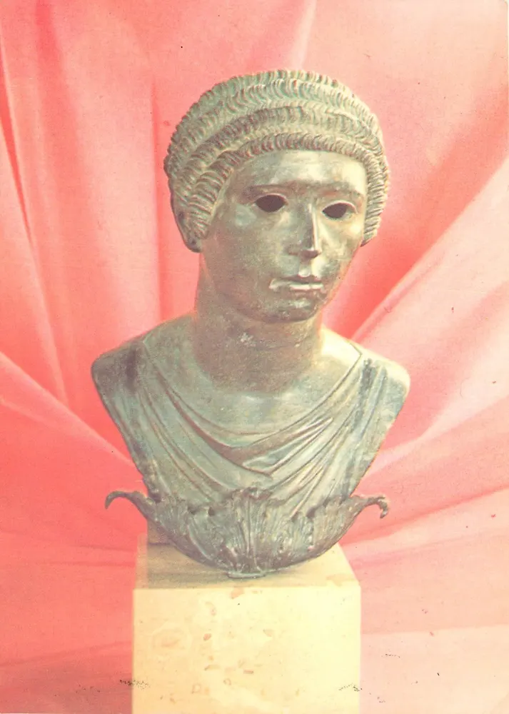 Bronzebust einer Frau — Ausgrabungen von Alésia — Allise-Sainte-Reine (21 - Côte-d'Or) - Vorderseite