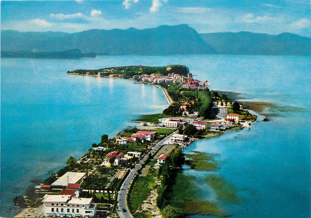 Lago di Garda - Halbinsel Sirmione — Luftaufnahme — Fotoedizioni VECLANI Sirmione - Vorderseite