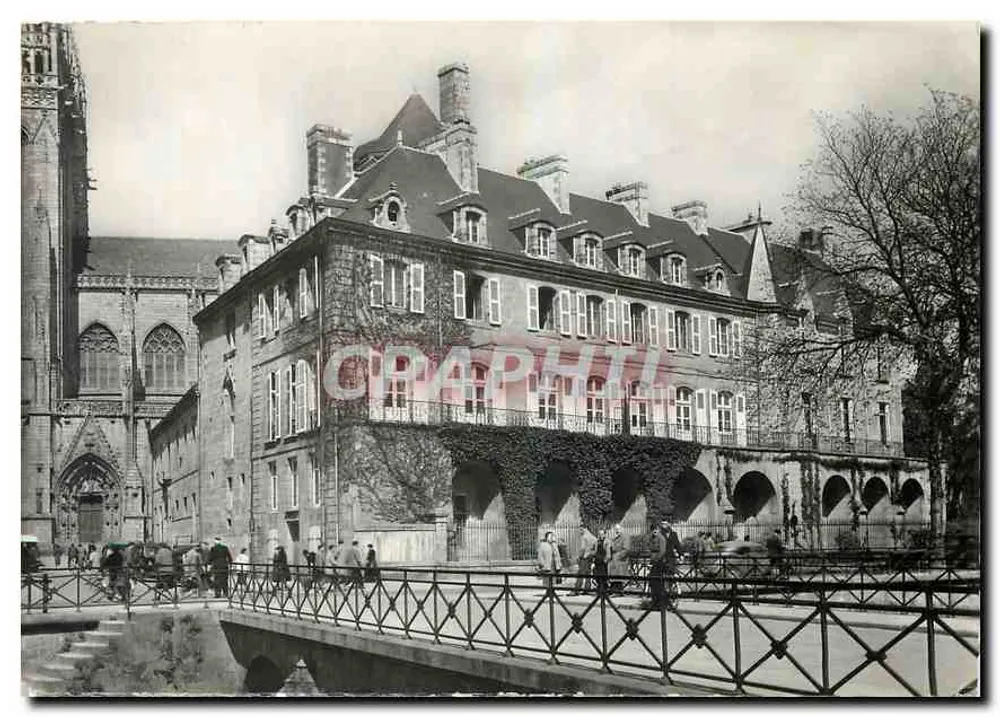 Quimper — The Old Bishop's Palace viewed from the Quais — Éditions du Globe - Front