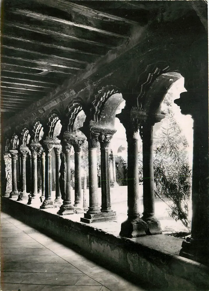 Cloître Saint-Sauveur — Século XII — Service Commercial Monument Historiques, Paris - Frente